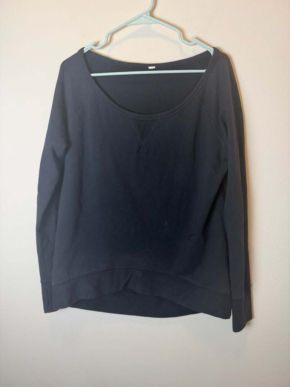 Lululemon Black Scoop Neck Long Sleeve Pullover Sweatshirt with Thumbholes
